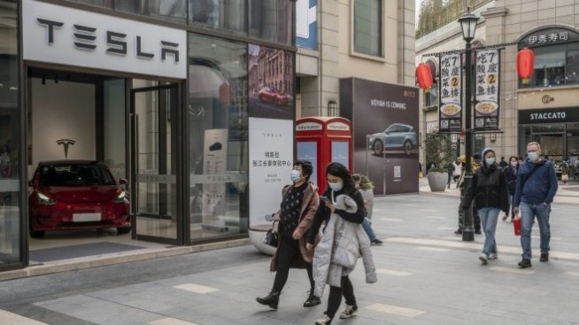 Данните от електромобилите на Tesla в Китай ще се съхраняват в страната
