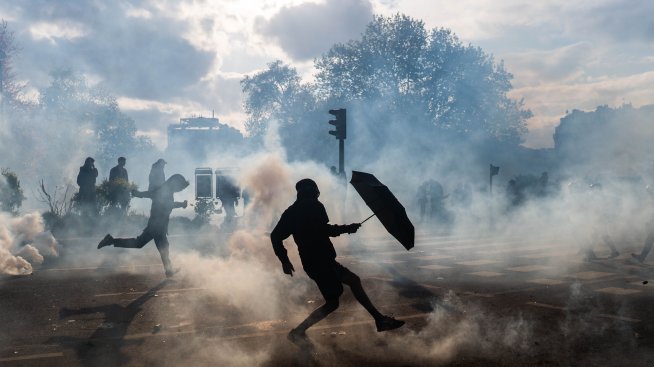 Протестите по света тази година - гневът срещу пенсионната реформа във Франция е най-силен