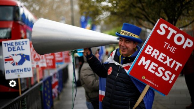 Великобритания се приближи с една стъпка по-близо до Brexit със сделка