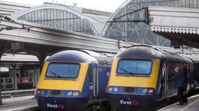 Влак на батерии подобри световния рекорд и измина 320 км само с едно зареждане