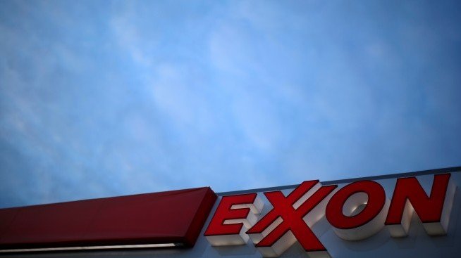 ExxonMobil следва посока, която повечето петролни компании изоставиха