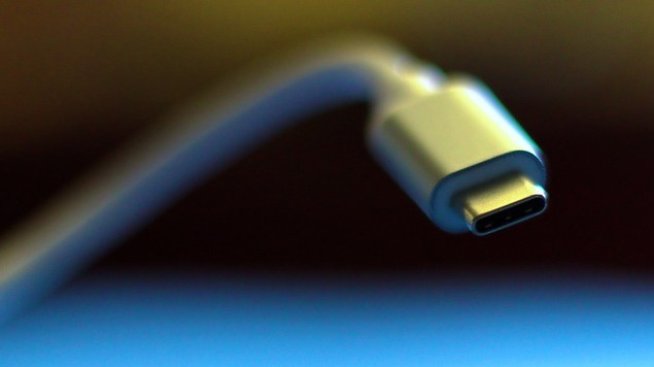 ЕС настоява за универсално зарядно за смартфони