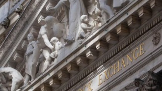 S&P 500 приключи възходяща седмица близо до рекордния си връх