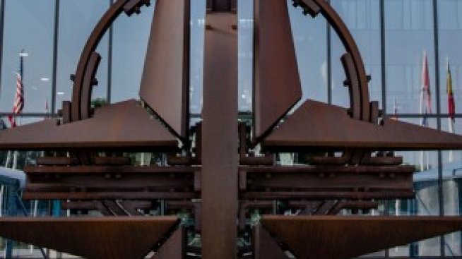 НАТО гони осем дипломати от мисията на Русия в алианса по подозрение в шпионаж