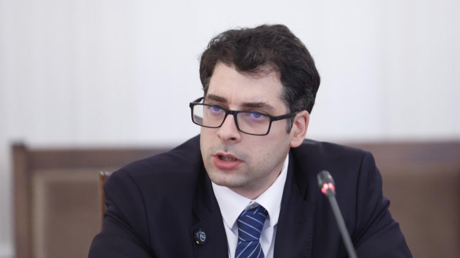 Няма да се намалява ДДС за туристическия бранш, според Пеканов