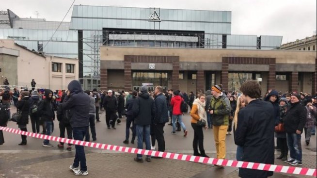 Взрив разтърси метрото в Санкт Петербург*