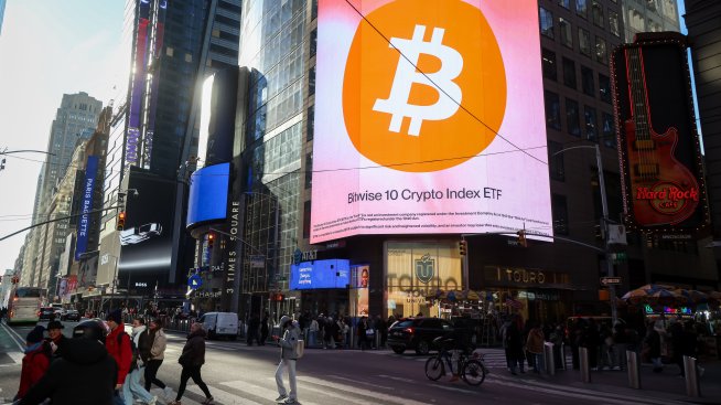 Биткойнът достигна най-ниската си цена, откакто Тръмп е на власт