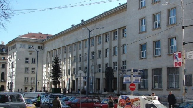 Васил Божков купи Телефонната палата в София