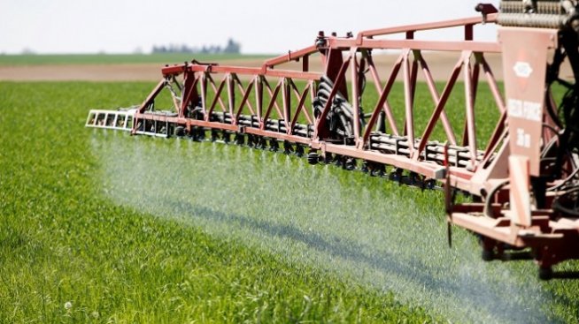 Евродепутати искат постепенно премахване на глифозата до края на 2022 г.