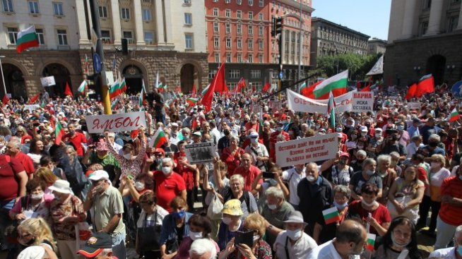 Съборът на БСП на Бузлуджа тази година се премести на жълтите павета