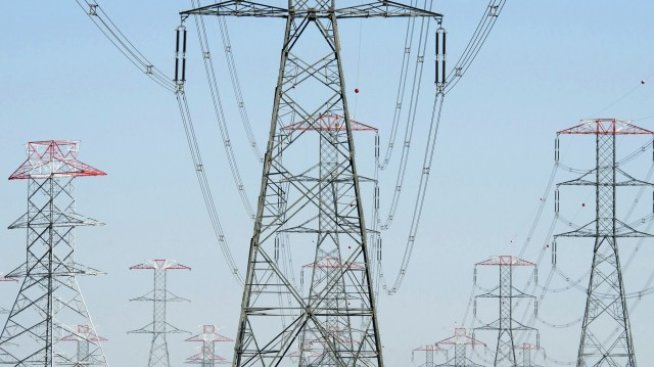 Поевтиняването на тока на международния пазар може да вдигне цените у нас