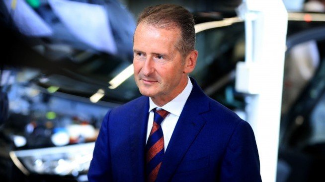 Дийс се доближава до нов договор, който би го оставил начело на VW до 2025 г.