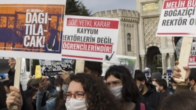 Студентски протести показват провала на Ердоган да спечели Поколението Z