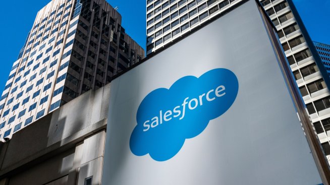 Силното търсене на облачни услуги накара Salesforce да повиши прогнозата си