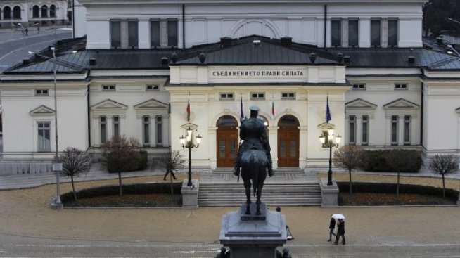 Партиите от управляващата коалиция се разбраха за кворума