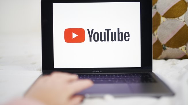 YouTube се разширява в онлайн пазаруването чрез сделка с Amazon