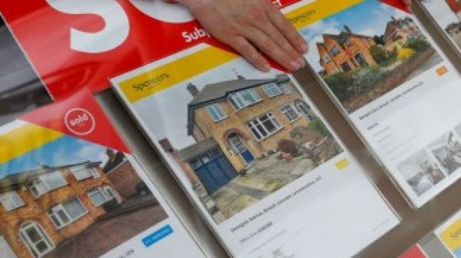 Растящите лихви помрачават перспективите пред британския жилищен пазар