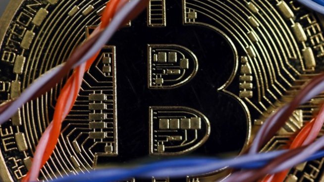 Коронакризата наду ликвиден балон от биткойн, етер и рипъл  