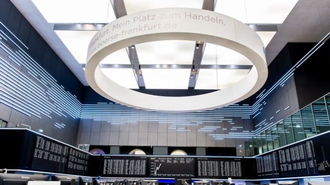 Инвеститорите във Франкфурт запазват спокойствие след изборите