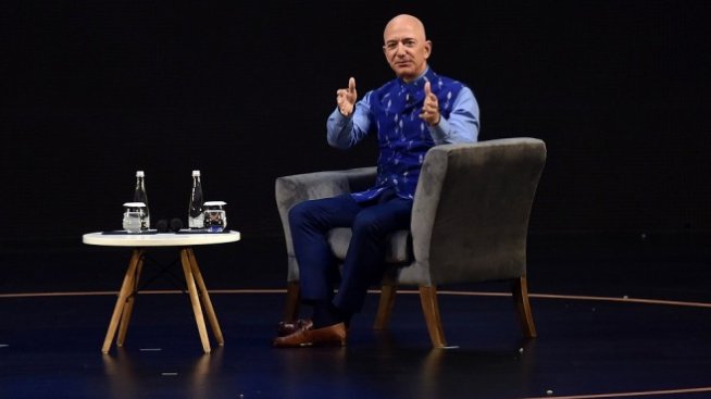 Безос атакува отричащите климатичните промени