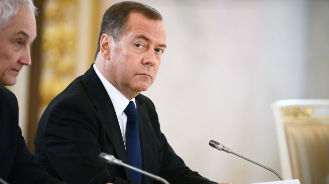 Медведев: Ще прекратим зърнената сделка, ако Г-7 спре износа към Русия