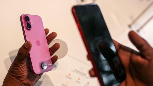 Съветник на Тръмп: Не искаме да навредим на Apple с митата върху iPhone