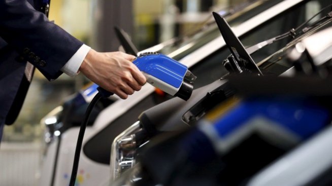 Икономическото министерство ще разработва карта за е-мобилност