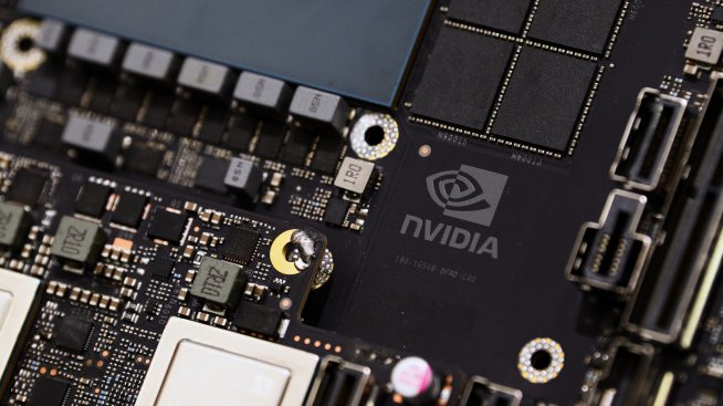 Тръмп може да позволи на Nvidia да продава олекотена версия на най-модерния си AI чип в Китай