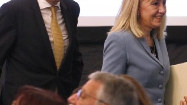 Аврамова: Спирането на обезлюдяването на малките населени места е основна задача