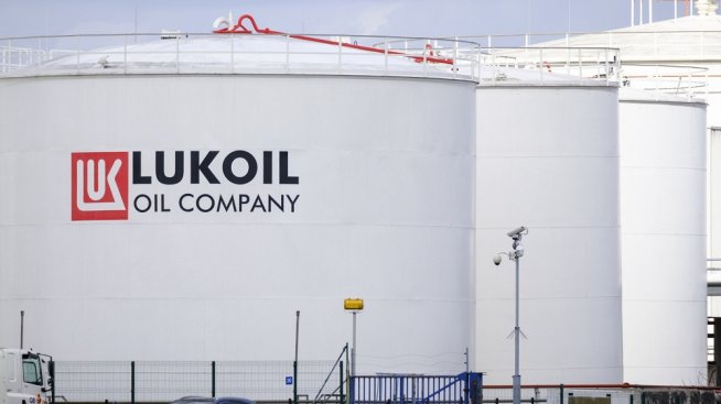 Италия проучва продажбата на рафинерията на "Лукойл" на о. Сицилия