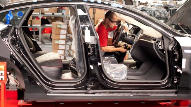 Tesla призна за липса на етнически баланс сред своите работници