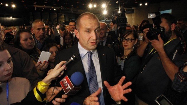 Р. Радев: Трябва да се гарантират правата и на неваксинираните срещу COVID