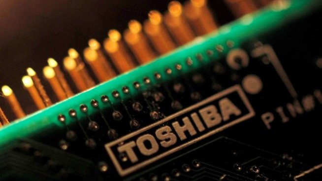 Apple забавя сделката за звеното за чипове на Toshiba?