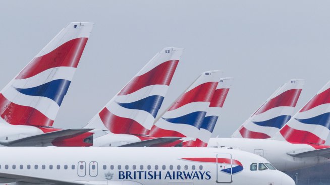 Собственикът на British Airways готви обратно изкупуване на акции след ръст на печалбата