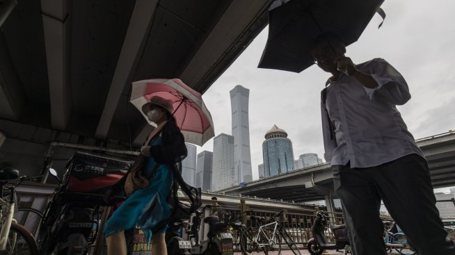 Основният двигател на икономиката на Китай забавя ръста си през юни