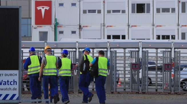 Бранденбург очаква заводът на Tesla да започне производство още този месец