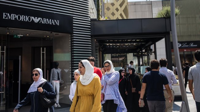 Armani може да раздели обявения за продажба дял от 15% между трима купувачи