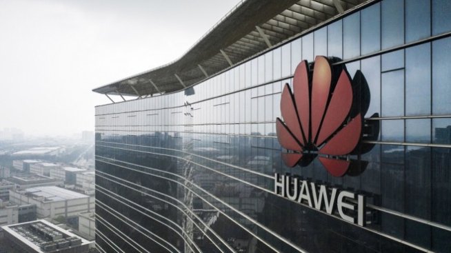 Huawei отхвърли пред съда новите криминални обвинения на САЩ