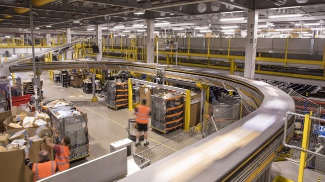 Amazon ще глобява служителите си, които нарушават социалното дистанциране