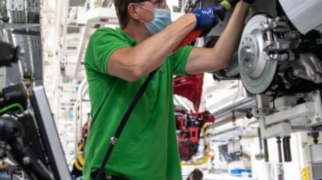 Преходът към електромобили застрашава над 70 хил. работни места в Италия