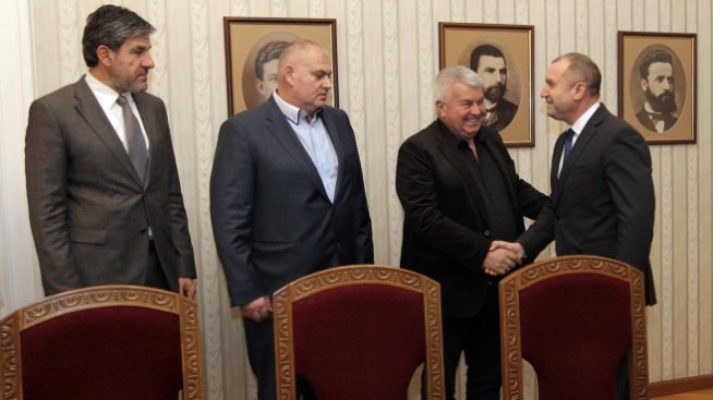 Румен Радев подкрепи превозвачите на среща на "Дондуков" 2