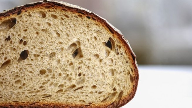 Тома Биков: Няма гаранция, че пониженият ДДС върху хляба ще свали цената му