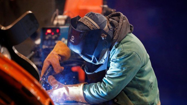 Извънредният труд да се увеличи от 150 на 300 часа, искат работодатели