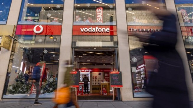Vodafone проучва възможността за придобиване на Three UK