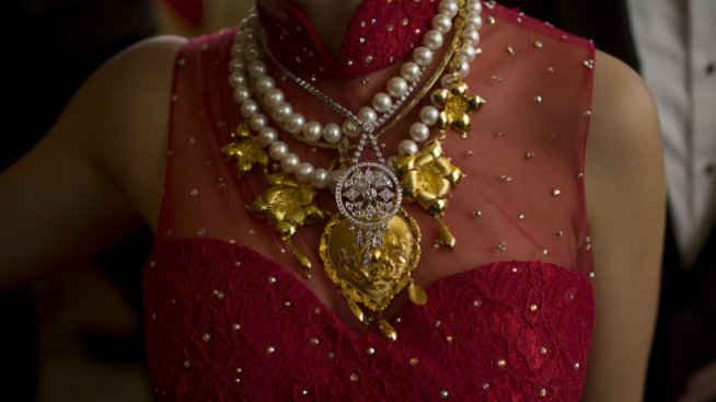 Перлите стават мъжки аксесоар в Япония