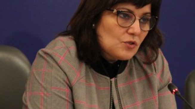 Сербезова: Обсъждаме сертификатът за преболедуване също да важи 9 месеца
