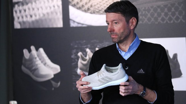 Коя грешка коства поста на лидера на Adidas 