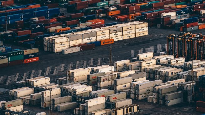 Превозените пътници и товари намаляват в края на 2023 г.