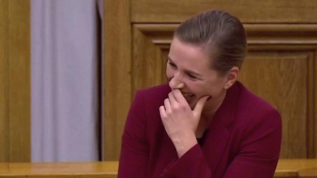 И тогава датският премиер избухна в смях 