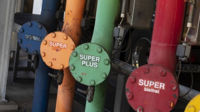 Притесненията за търсенето отново натискат надолу петролните цени